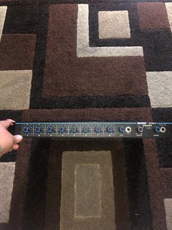 Shure SCM81 automatic microphone mixer