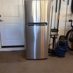 Whirlpool 11.6 cu. ft. Top-Freezer Refrigerator - Clean & Reliable