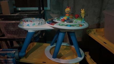 Walk-around Activity Center 