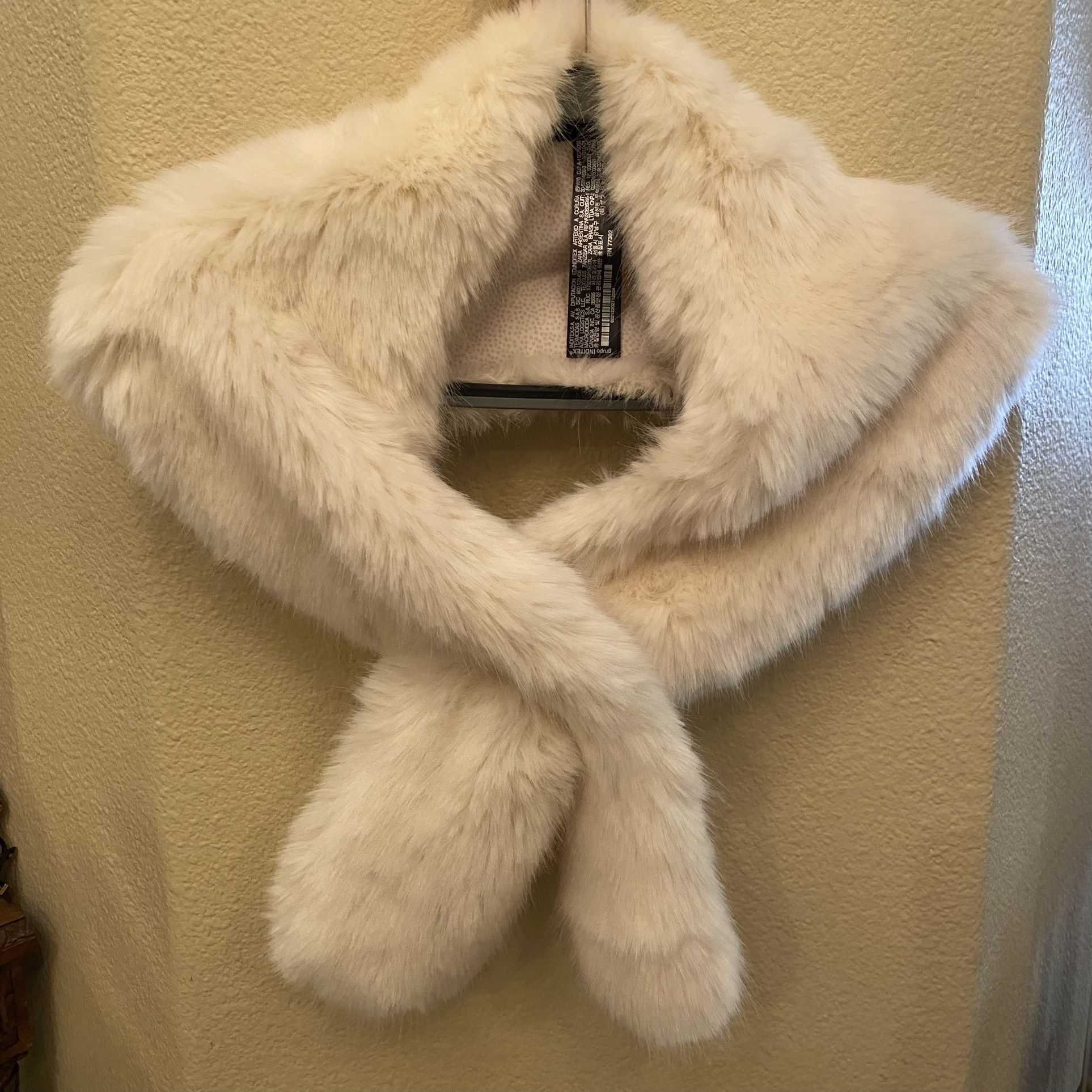 ZARA Women White Super Soft Faux Fur Scarf Shaw