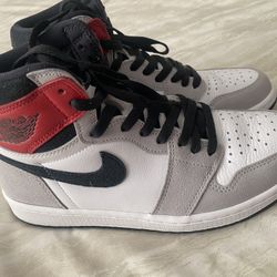 Jordan 1 Retro “Light Smoke Grey”
