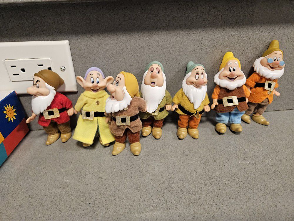 Snow White And The Seven Dwarfs Dolls