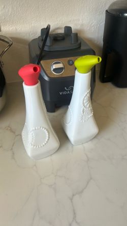 Set of oil/vinegar dispensers