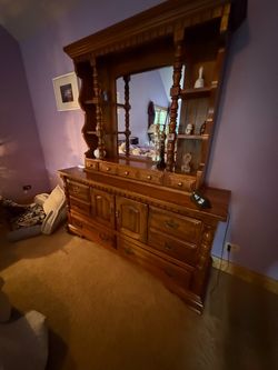 Bedroom furniture set