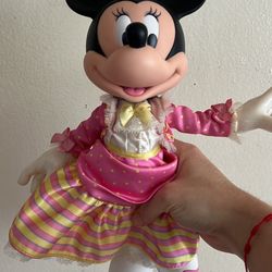 Minnie Mouse Very Victorian Vinyl Doll 