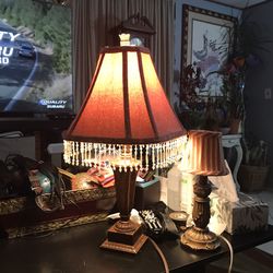 Beautiful heavy vintage table lamp.