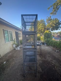 Heavy-duty metal cage with 3-level design