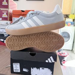 Womens Adidas Size 8 Shoes