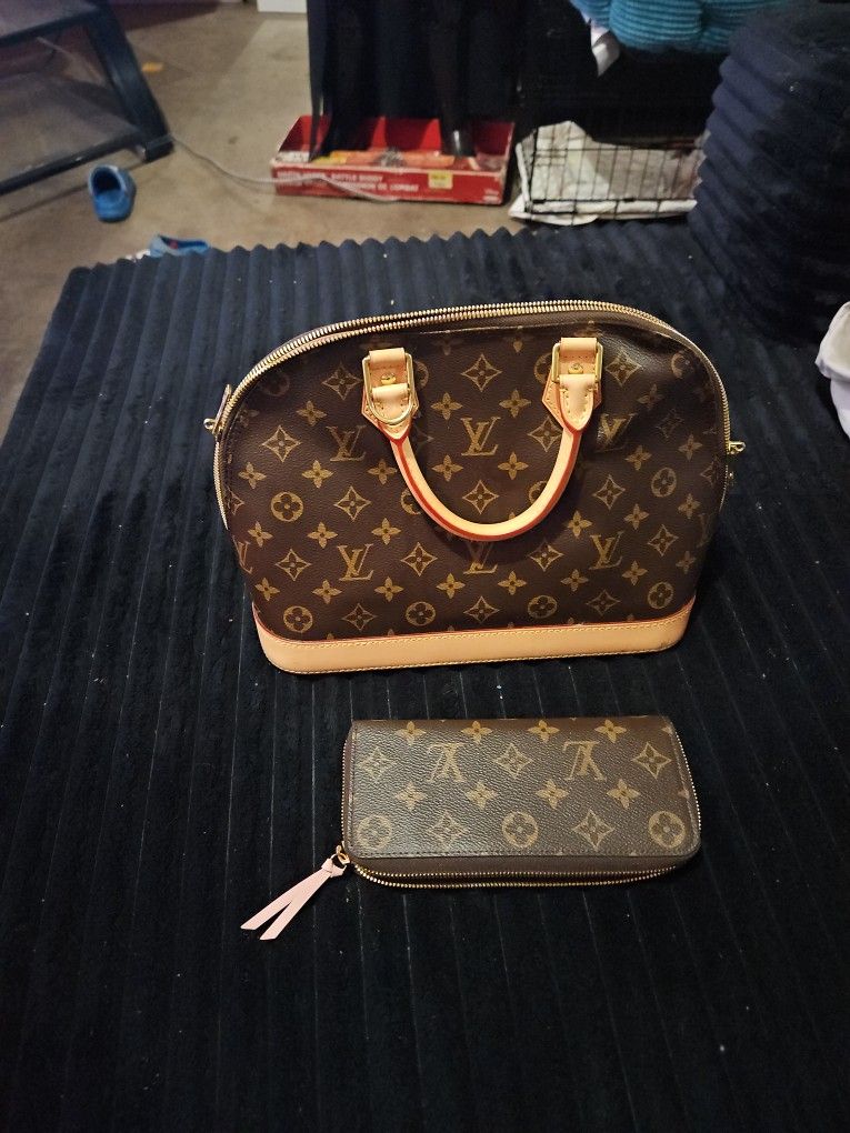 Louis Vuitton Purse And Wallet