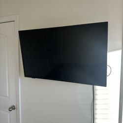 Insignia Smart TV 35” 