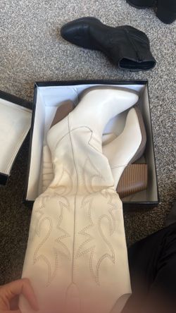 White boots 7.5