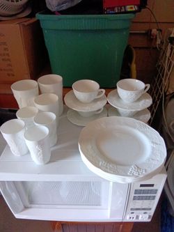 Vintage Indiana glass dinnerware set