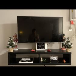 Living Spaces Floating Ent. Center