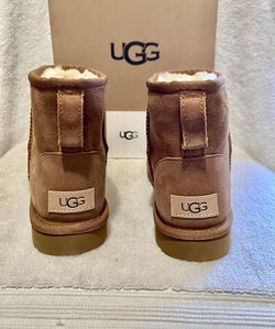 Ugg Woman’s Classic Mini  ll Size 8 Chestnuts Authentic 100%