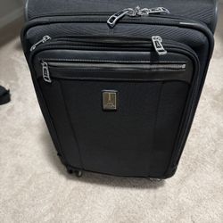 Travelpro Platinum Magna 2 Black Softside Rolling Spinner Suitcase Luggage