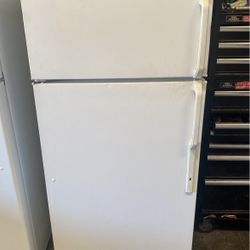 REFRIGERATOR 28”W