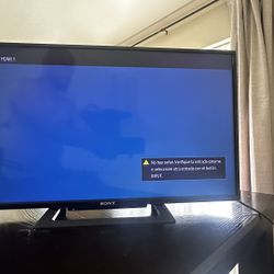 Sony 32-inch TV, no remote control and a small detail on the screen, turns on perfectly