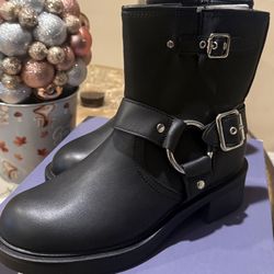 Boots Black  Size 7 