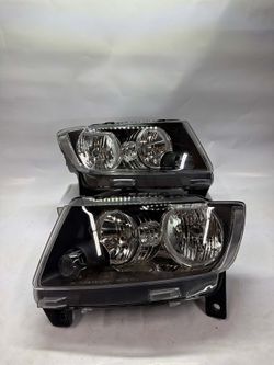 11-13 JEEP GRAND CHEROKEE BLACK HOUSING WITH CLEAR CORNER HEADLIGHTS