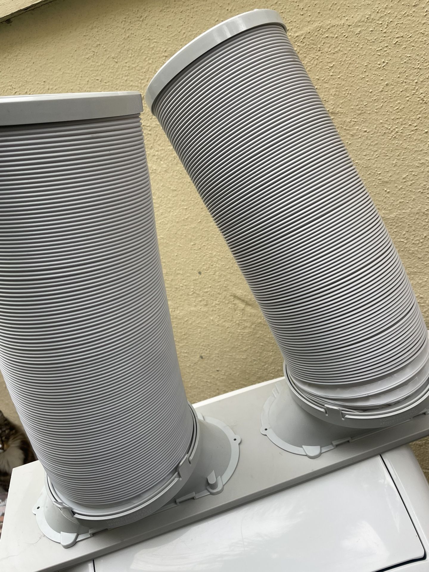 Hisense 8,000 Dual Hose Portable Air conditioner