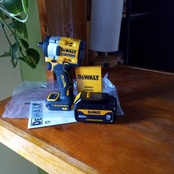 DeWalt 20v. New Atomic.   Impact. Wrench. 1/2".  Battery.  3.0 AH