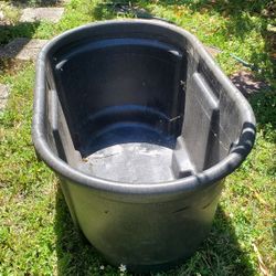 Rubbermaid 100 Gallon Stock Tank