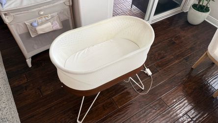 SNOO Infant Bassinet (READ DESCRIPTION PLEASE)