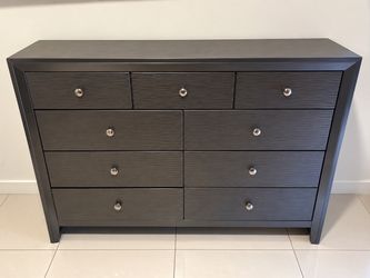 Modern Dark Gray 7-Drawer Dresser