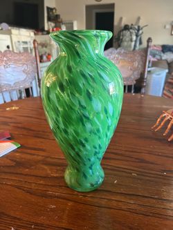 Green Swirl hand blown glass vase
