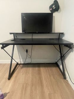 Gaming desk
