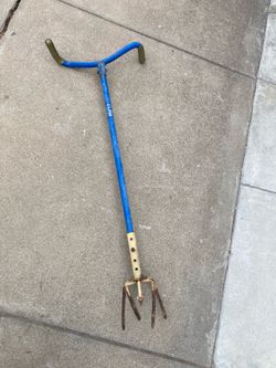 The Claw garden tool