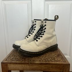 Dr. Martens 1460- White/8US