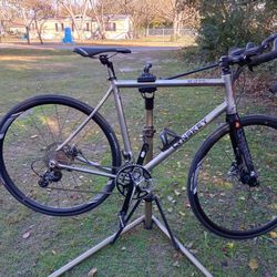 Lynskey R275 Disc Road Bike (Like New) 