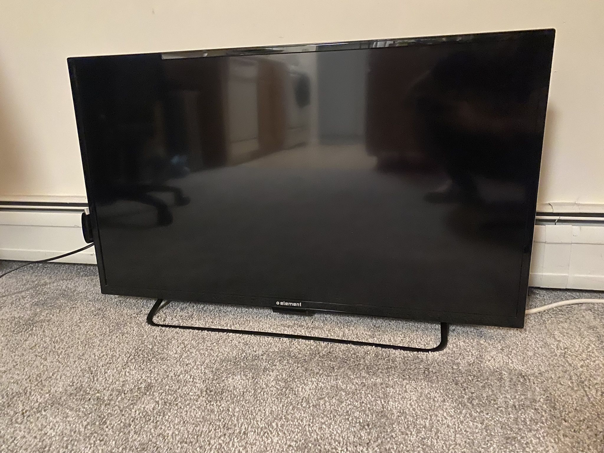 39” TV with Roku (sold together or separately)
