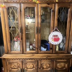 Vintage Solid Wood China Cabinet / Hutch – Excellent Condition – $550 OBO ✨