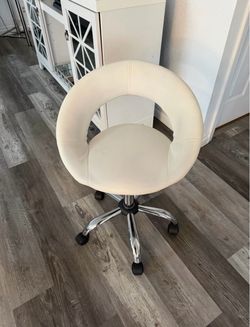 Vanity Rolling Chair