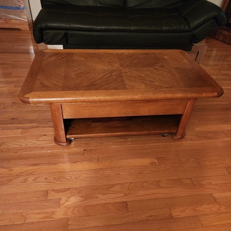 Solid Oak Lift Top Coffee Table