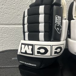 UCCM M12-31 GM TACKS 452 HOCKEY GLOVES