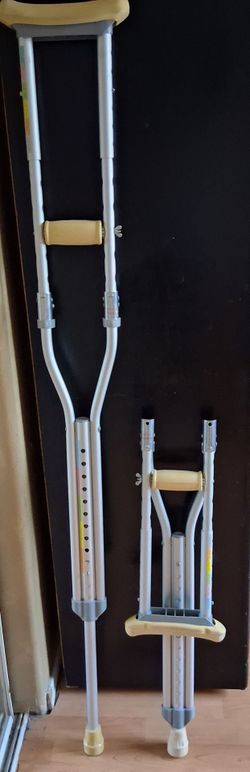 Foldable and adjustable crutches