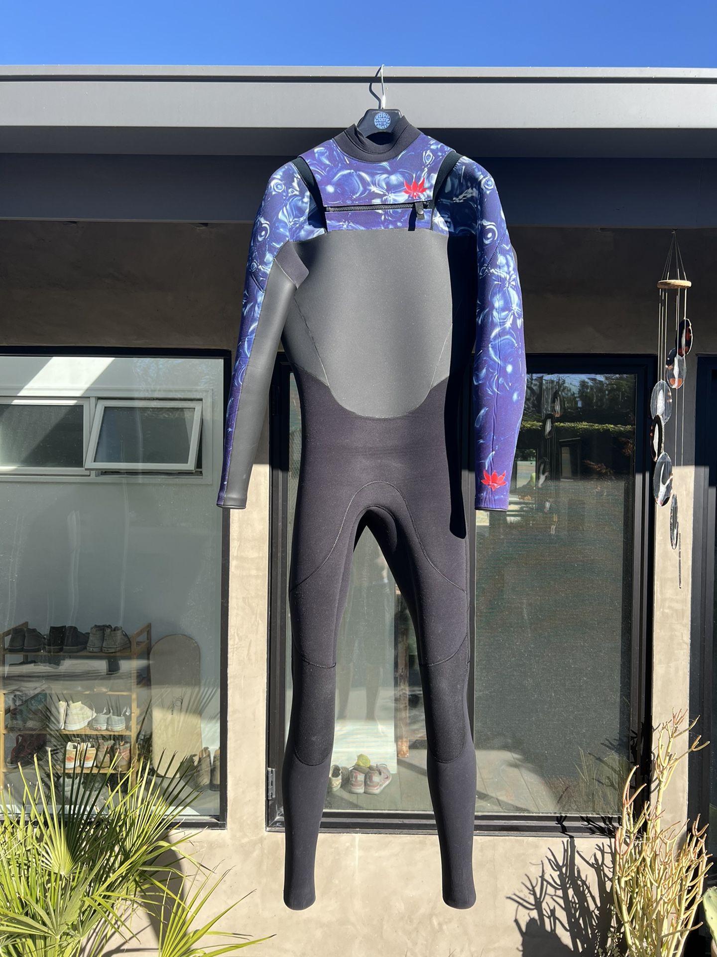 Wetsuit Axxe Full Suit 4/3 front zip custom size M L Excellent condition extremely warm suit.