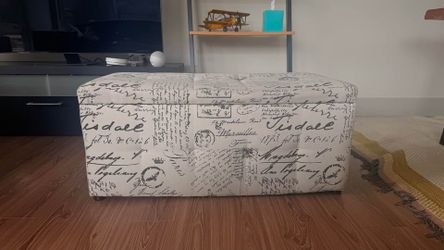 Upholstered Storage Bench – Elegant Vintage Script Design