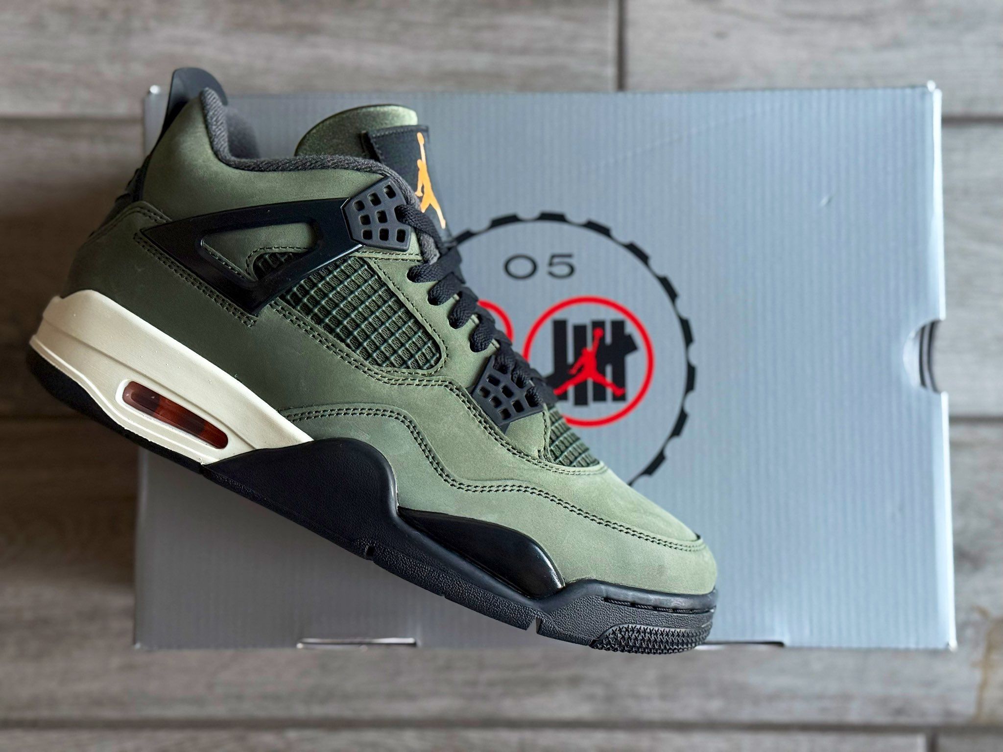 Jordan 4 Undefeated Size 9.5