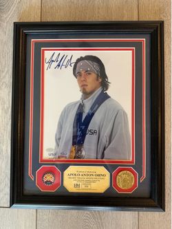 🏅 Limited Edition Framed 2002 Olympian Apolo Anton Ohno Signed Photo with 24Kt Gold Overlay Medallion