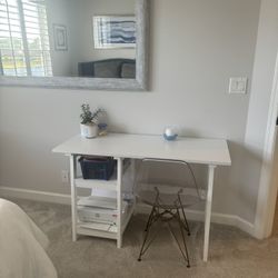White Desk And Clear Chair 
