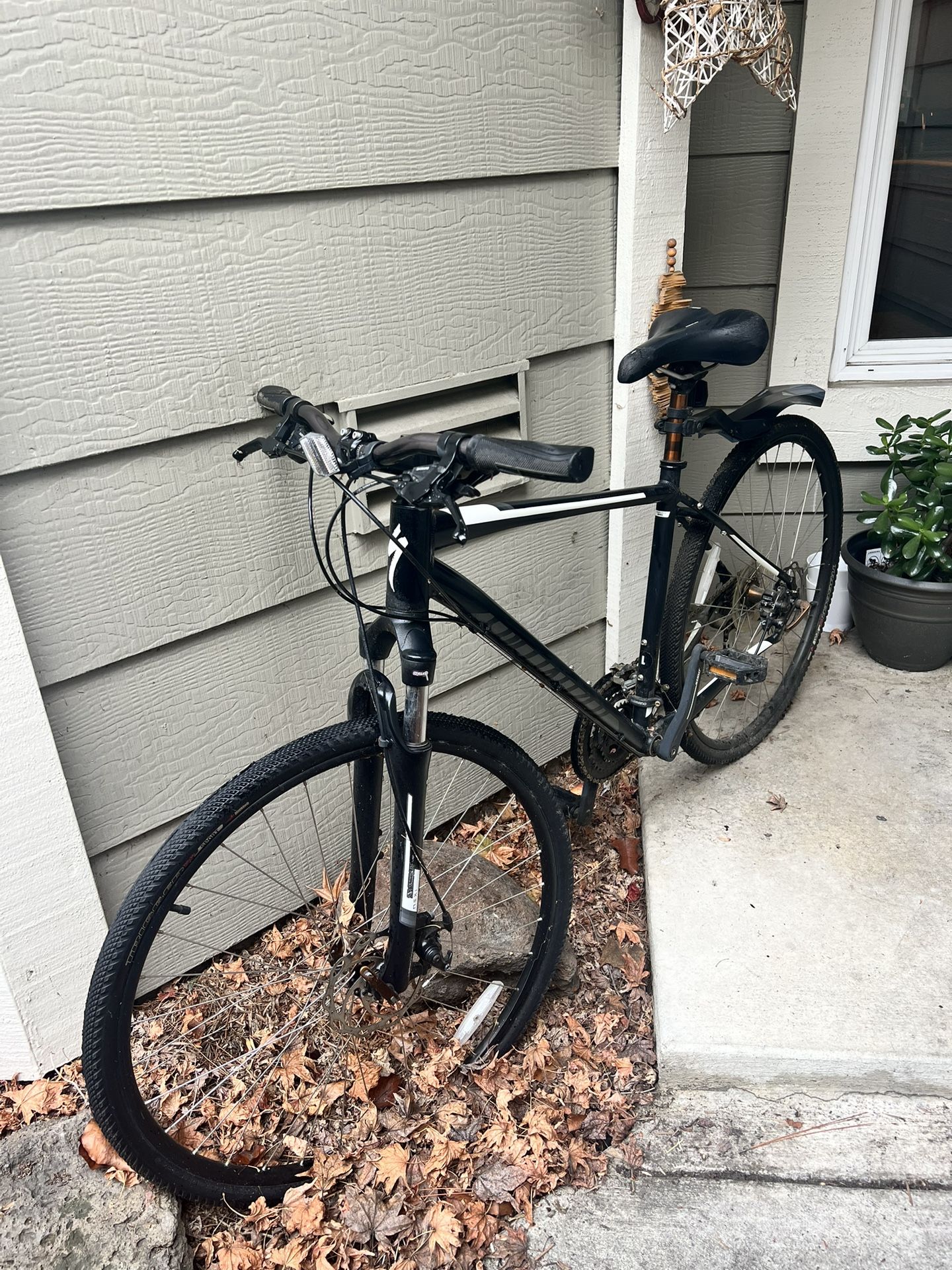 Black Cross trail Mountain Bike Brand Specialized