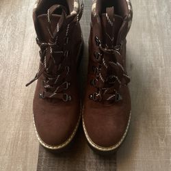 Cliffs Ankle Boots