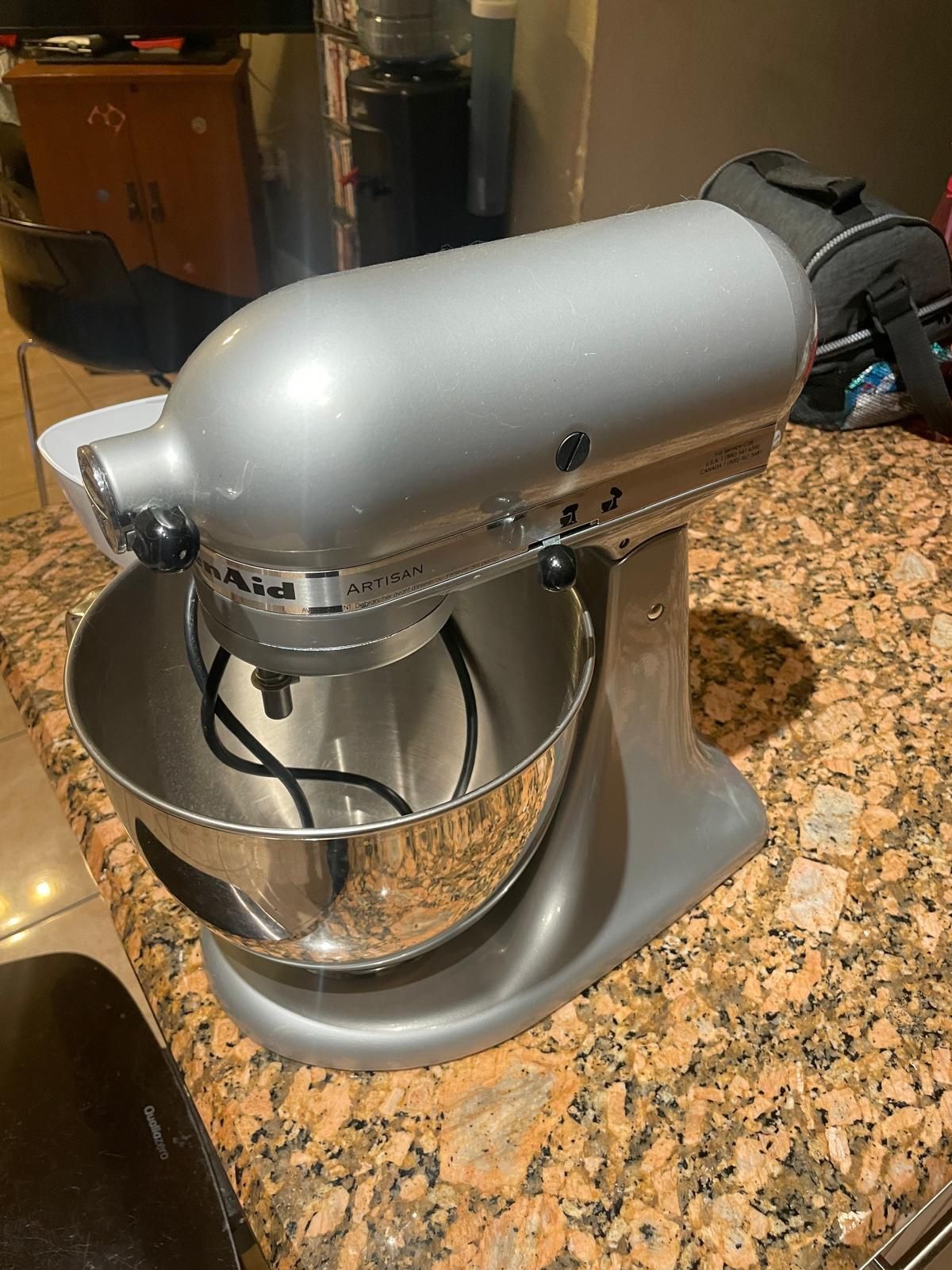 Stand Mixer - Tilt-Head - KitchenAid - Artisan Series 5 Quart - Metallic Chrome