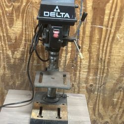 Delta 11-950 Type 2 8"Bench Drill Press, 115V, 1/4HP  Tool Runs Great . Used in good condition with some cosmetic blemishes. These blemishes are in th
