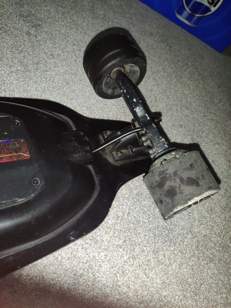 Electric Skateboard Works Very Good Gose 24 Come With Charge And Control Remote