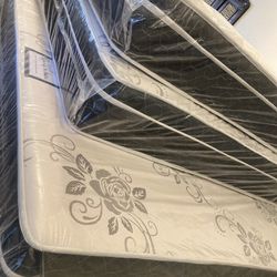 Pequeño Twin Mattress And Boxspring Deliver 